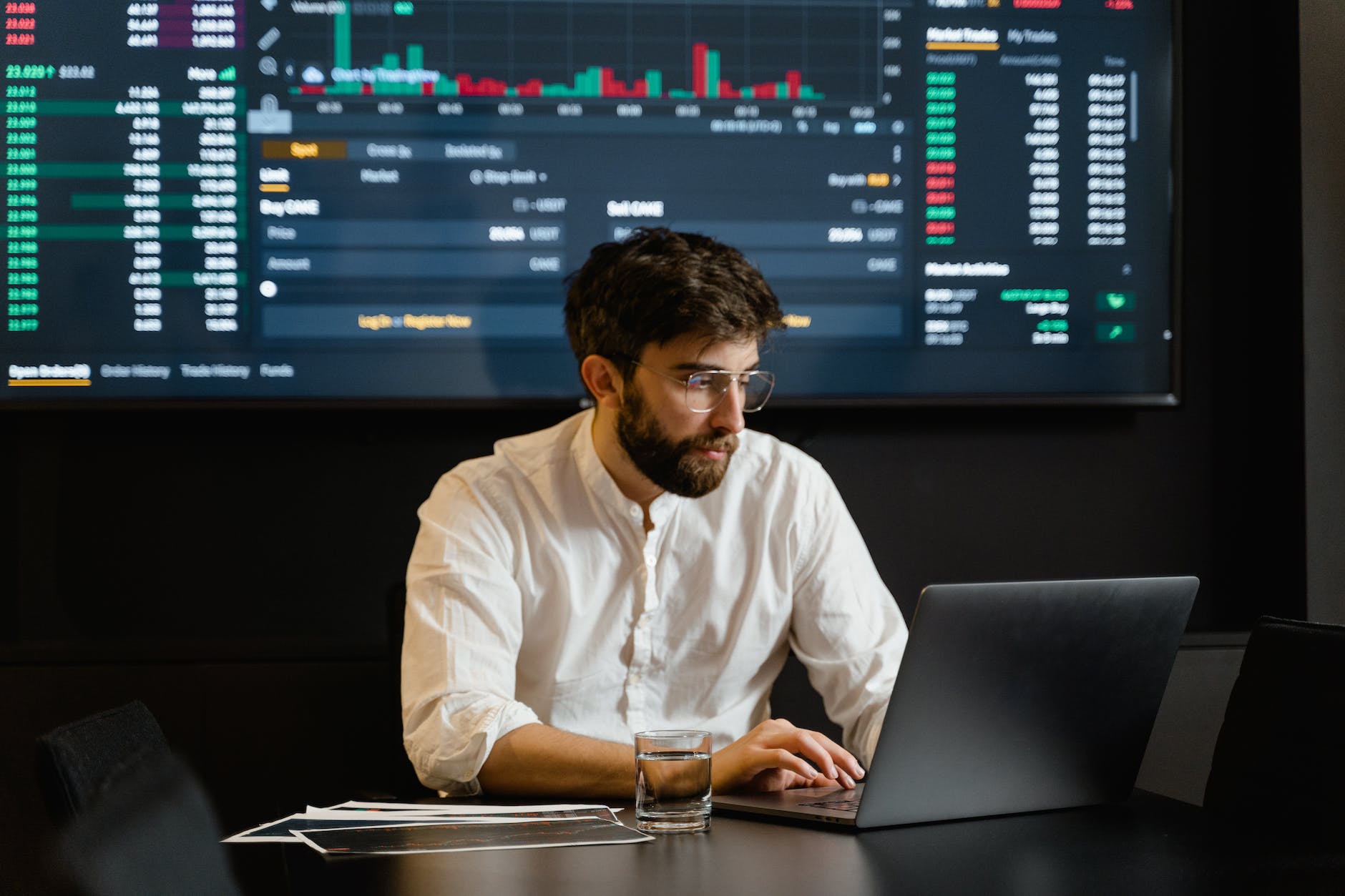 Data Scientist vs. a Data Analyst